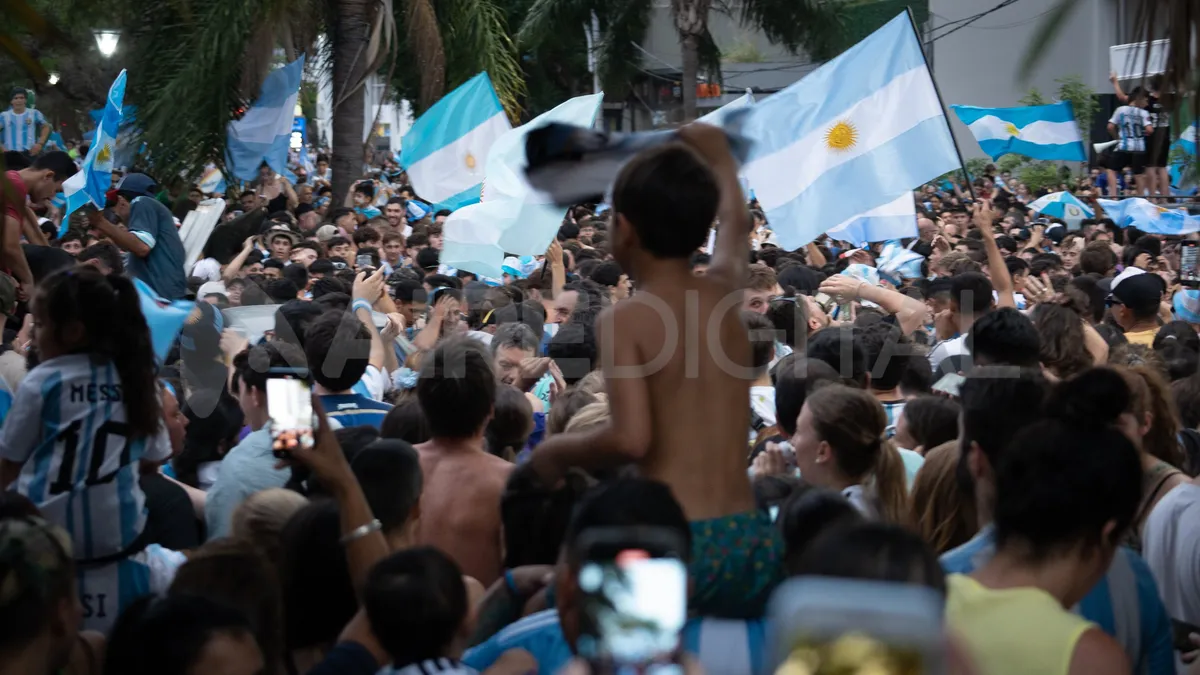 Habrá operativos de tránsito en la zona de Bulevar y Rivadavia durante el partido de Argentina por las semifinales de Qatar 2022.