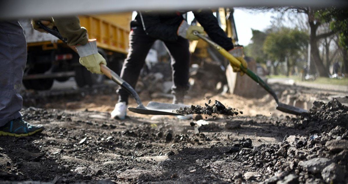 Parte de los recursos pueden ser asignados para obras de pavimento nuevo, de repavimentación y bacheo; mejoramiento y ejecución de nuevos accesos a las localidades; mejoramiento y estabilizado de suelos en caminos rurales y urbanos; obras complementarias en vías intervenidas, siempre que no superen el 30% de la obra