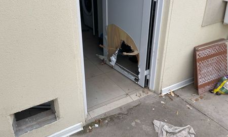 Violento y salvaje robo en una vivienda de Callejón Funes al 1900, en el noreste de la ciudad de Santa Fe. Violento y salvaje robo en una vivienda de Callejón Funes al 1900, en el noreste de la ciudad de Santa Fe.