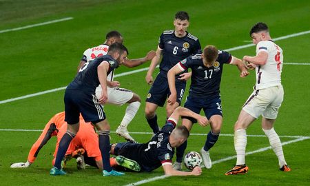 Inglaterra y Escocia igualaron sin goles por la segunda fecha de la Eurocopa, en el Estadio de Wembley, en Londres. Inglaterra y Escocia igualaron sin goles por la segunda fecha de la Eurocopa, en el Estadio de Wembley, en Londres.
