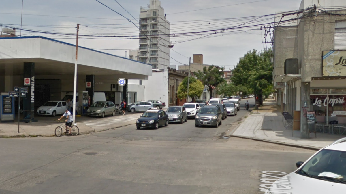 Motochorros asaltaron a un hombre en el semáforo de Bulevar Pellegrini y San Lorenzo