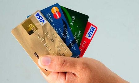Los bancos habilitan más crédito para comprar en cuotas. Los bancos habilitan más crédito para comprar en cuotas.