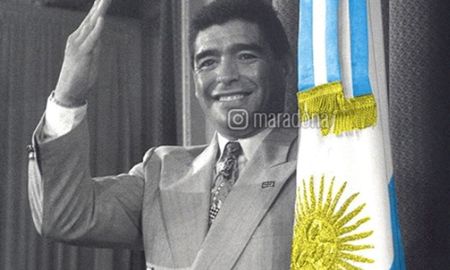 En ese emotivo posteo, Maradona no solo ratificó su orientación partidaria, sino que también envió su apoyo al gobierno que encabezan el presidente Alberto Fernández y su vice, Cristina Fernández de Kirchner: Los banco a morir, sostuvo y pidió a los argentinos ser tolerantes y a mantener la pasión por nuestras convicciones, sean las que sean, pero con respeto. En ese emotivo posteo, Maradona no solo ratificó su orientación partidaria, sino que también envió su apoyo al gobierno que encabezan el presidente Alberto Fernández y su vice, Cristina Fernández de Kirchner: Los banco a morir, sostuvo y pidió a los argentinos ser tolerantes y a mantener la pasión por nuestras convicciones, sean las que sean, pero con respeto.