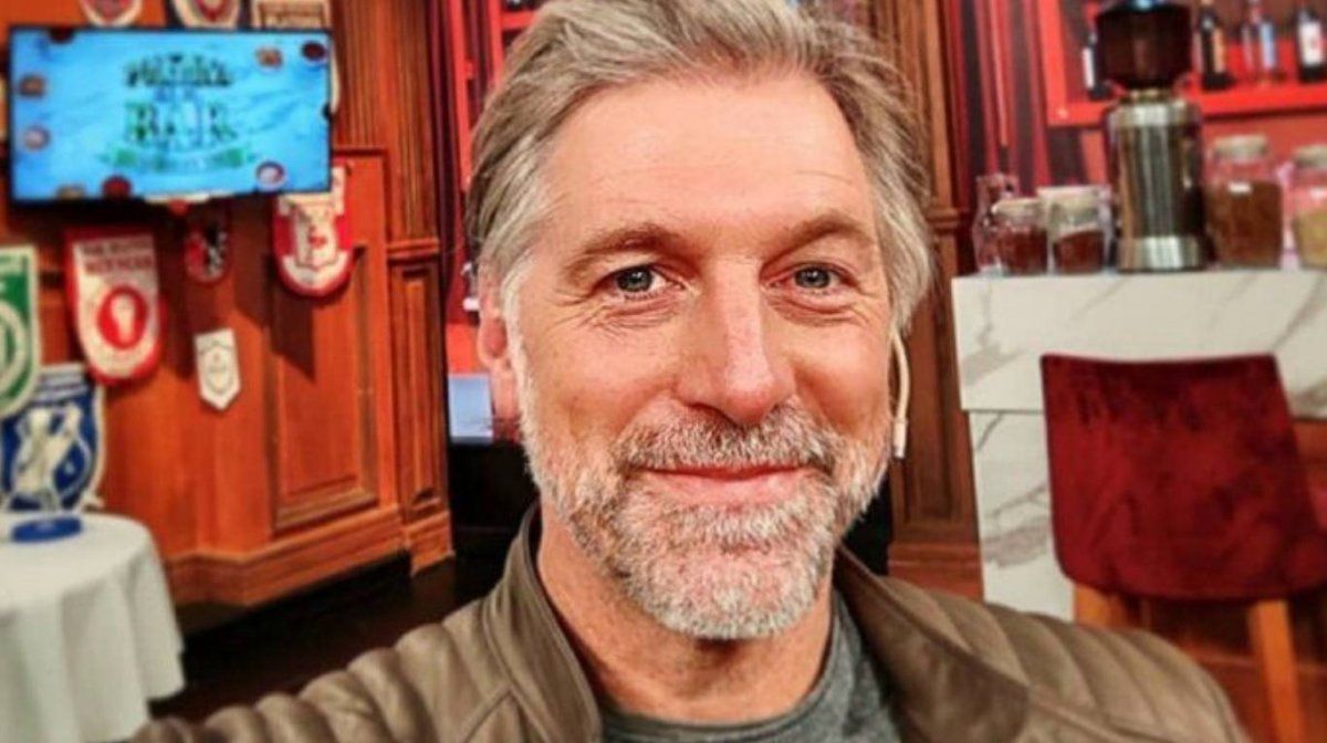 Horacio Cabak fue tendencia por una insólita postal.