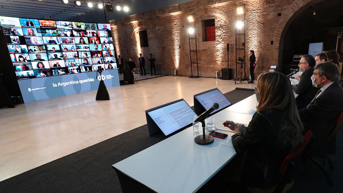 El anuncio, que se dio en el marco del Consejo Económico y Social en el museo del Bicentenario, lo encabezó el ministro de Desarrollo Productivo, Matías Kulfas; en conjunto con el secretario de Asuntos Estratégicos de la Nación y presidente del Consejo Económico y Social, Gustavo Beliz; la ministra de Salud, Carla Vizzotti; y el ministro de Agricultura, Ganadería y Pesca, Luis Basterra.