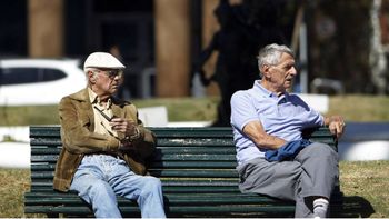 Para el defensor de la Tercera Edad, congelar el bono a los jubilados es un disparate