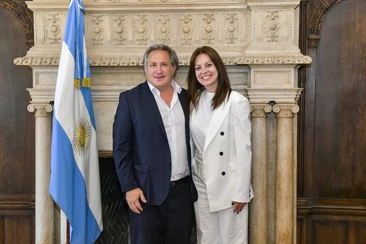 Pablo de la Torre junto a la ministra Sandra Pettovello.