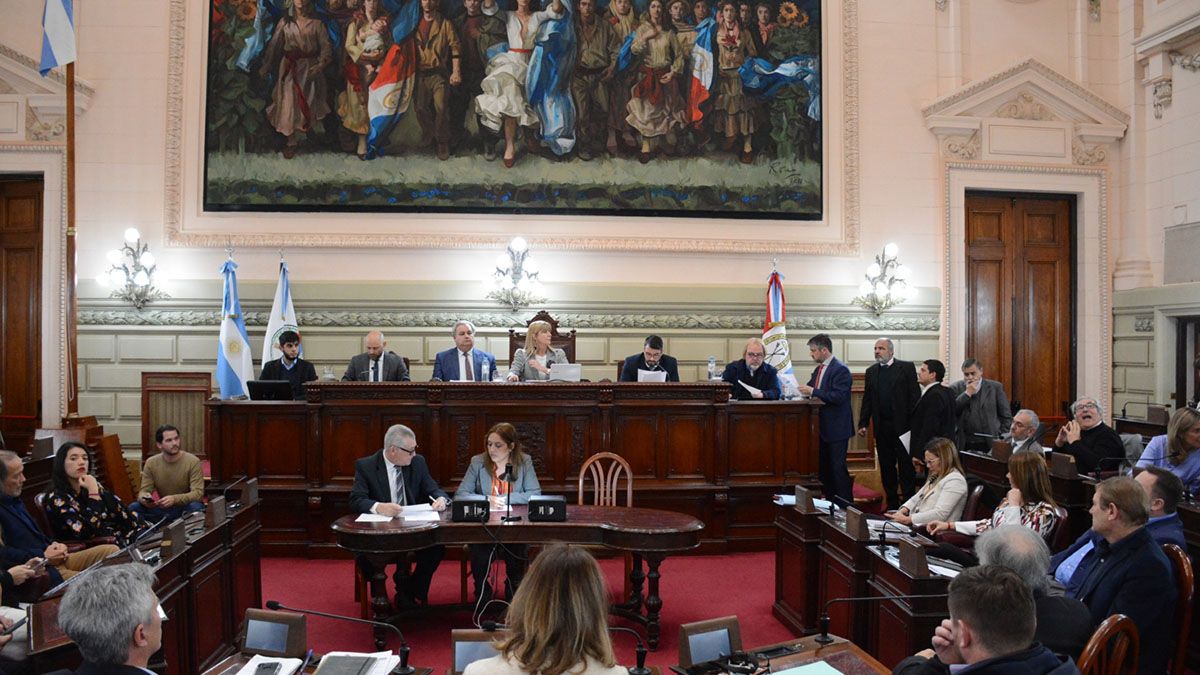 Este jueves, en el recinto de la Cámara de Diputados de Santa Fe se realizó una sesión conjunta con el Senado para tratar la suspensión de los fiscales del Ministerio Público de la Acusación (MPA), Juan Carlos Ledesma y Melisa Serena.