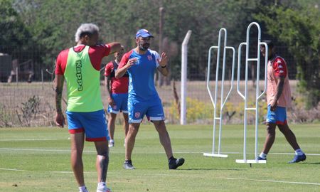 Juan Manuel Azconzábal piensa en la Copa Sudamericana y llevaría un Unión alternativo para visitar a Arsenal por la Copa de la Liga Profesional. Juan Manuel Azconzábal piensa en la Copa Sudamericana y llevaría un Unión alternativo para visitar a Arsenal por la Copa de la Liga Profesional.