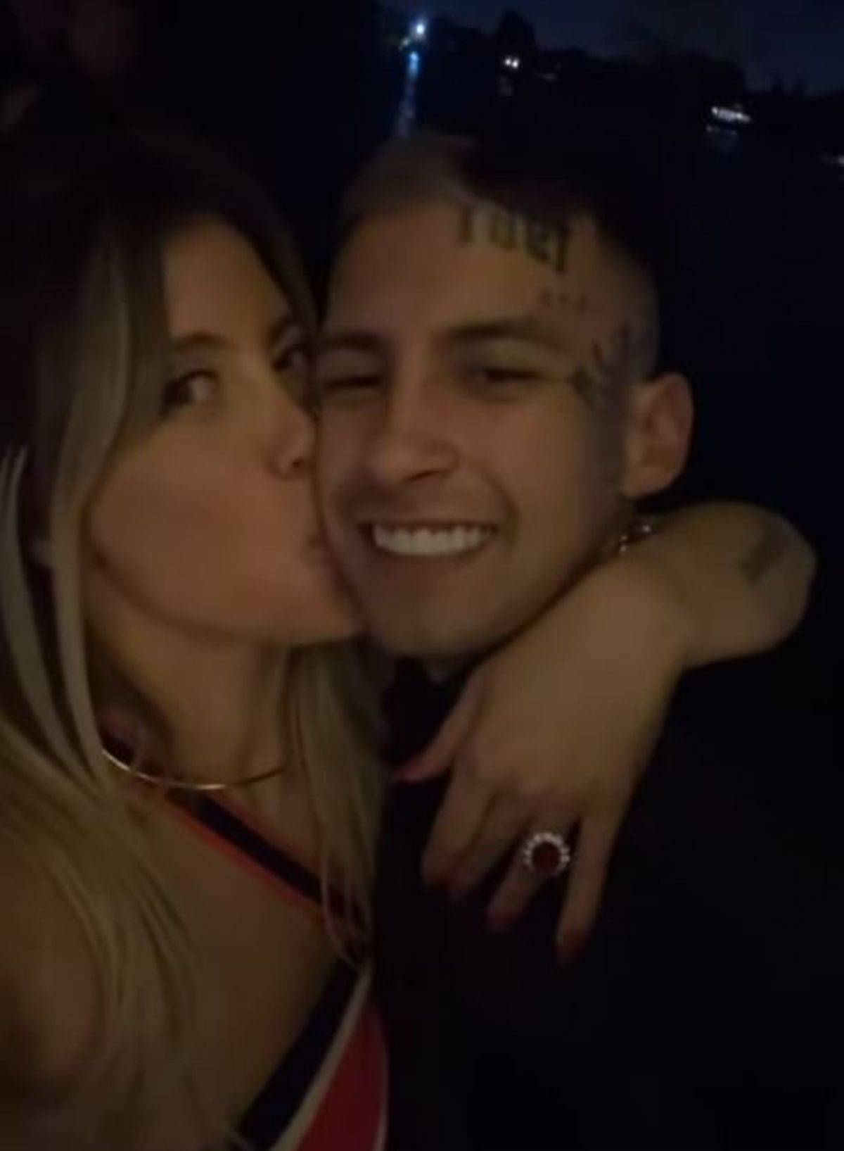 Wanda Nara y L-Gante, apasionados en Nochebuena. Wanda Nara y L-Gante, apasionados en Nochebuena.