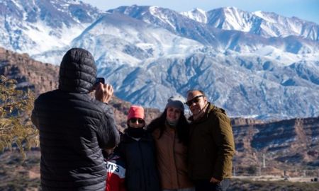 La mítica Ruta Nacional 7 conecta los principales centros invernales de la provincia, garantizando el acceso seguro de los contingentes hacia las áreas de recreación con nieve. La mítica Ruta Nacional 7 conecta los principales centros invernales de la provincia, garantizando el acceso seguro de los contingentes hacia las áreas de recreación con nieve.