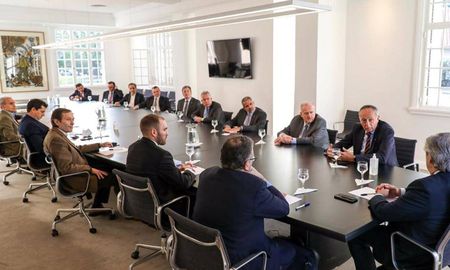 El presidente Alberto Fernández recibió a la Unión Industrial Argentina (UIA) en Olivos. La reunión fue convocada por el Ejecutivo y contó con la presencia de Miguel Acevedo, titular de la organización empresaria. El presidente Alberto Fernández recibió a la Unión Industrial Argentina (UIA) en Olivos. La reunión fue convocada por el Ejecutivo y contó con la presencia de Miguel Acevedo, titular de la organización empresaria.
