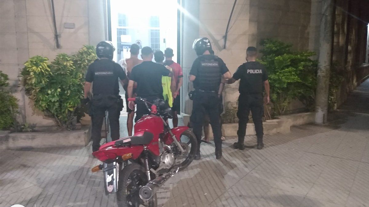 Los motochorros fueron detenidos en las inmediaciones del barrio 7 Jefes.