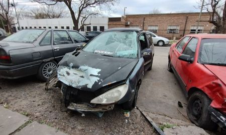 Uno de los autos de los involucrados en el siniestro en que perdió la vida un hombre de 49 años. Uno de los autos de los involucrados en el siniestro en que perdió la vida un hombre de 49 años.