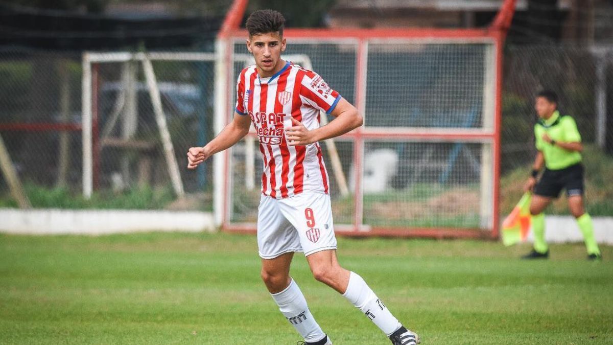 Matías Rotania jugó en las inferiores de Unión de Santa Fe. Matías Rotania jugó en las inferiores de Unión de Santa Fe.