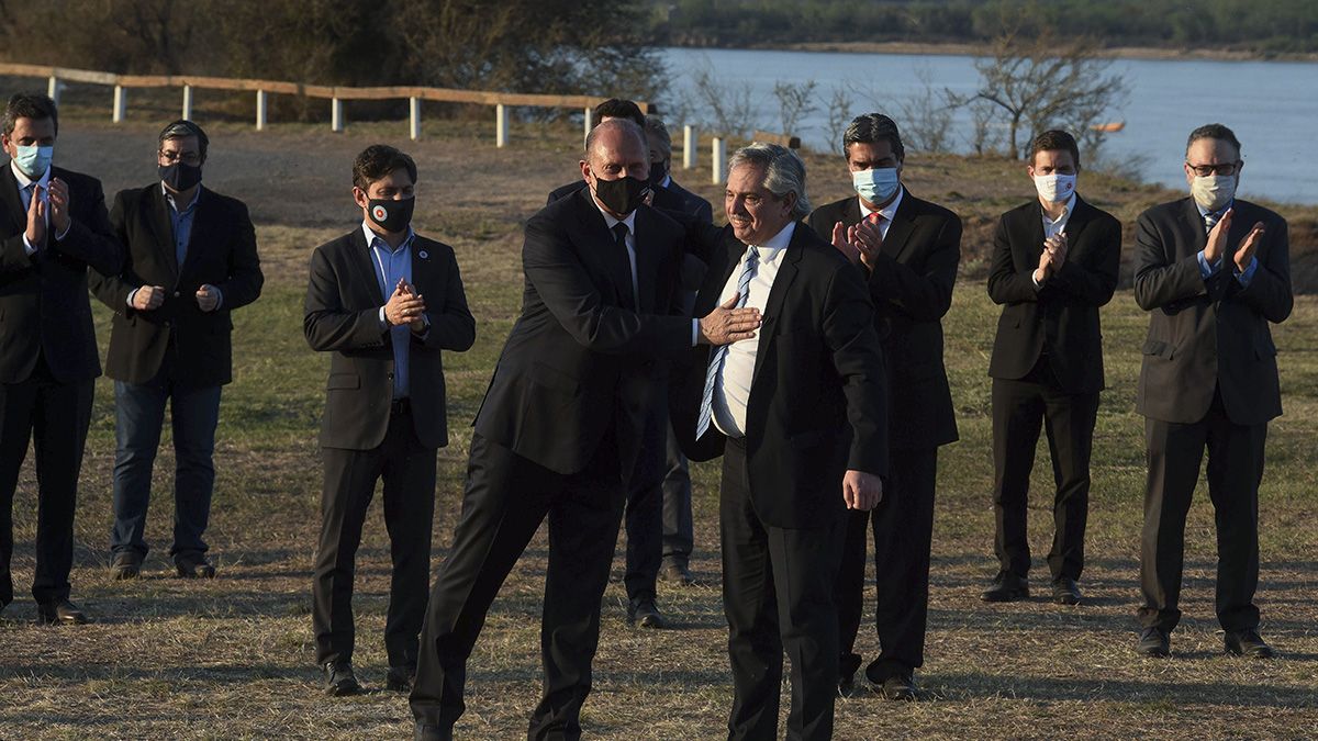 Alberto Fernández estuvo en el sur de la provincia de Santa Fe junto a Omar Perotti y otros gobernadores para firmar el acuerdo de la Hidrovía Federal Paraná-Paraguay.&nbsp;