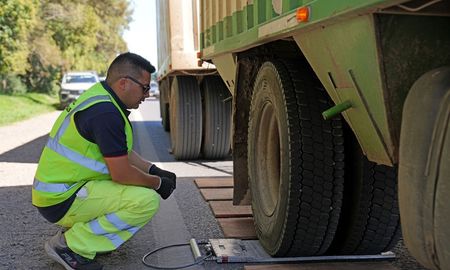 La Provincia de Santa Fe inició los controles intensivos de carga en camiones, con sanciones más duras. La Provincia de Santa Fe inició los controles intensivos de carga en camiones, con sanciones más duras.