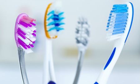 No tires tu cepillo de dientes viejo: 5 usos prácticos y sorprendentes que podés aplicar en casa No tires tu cepillo de dientes viejo: 5 usos prácticos y sorprendentes que podés aplicar en casa