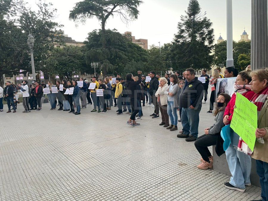 La convocatoria fue con la consigna ¡Basta de inseguridad! ¡No hay tiempo para perder el tiempo!.