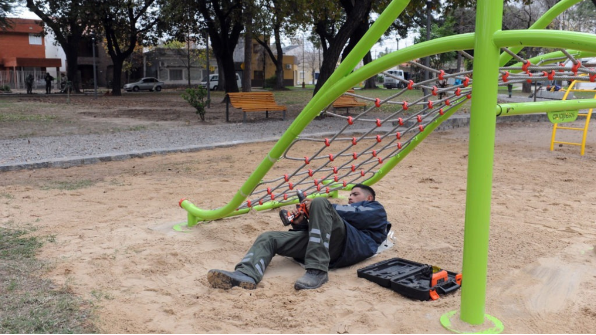 Emplazada en barrio Guadalupe, es conocida como Plaza San Pablo, ya que se ubica frente a la iglesia del mismo nombre. Emplazada en barrio Guadalupe, es conocida como Plaza San Pablo, ya que se ubica frente a la iglesia del mismo nombre.