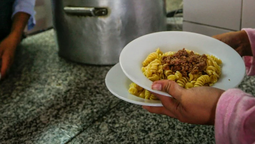 altText(El otro drama de las escuelas en Santa Fe: la demanda en comedores aumentó un 30%)}