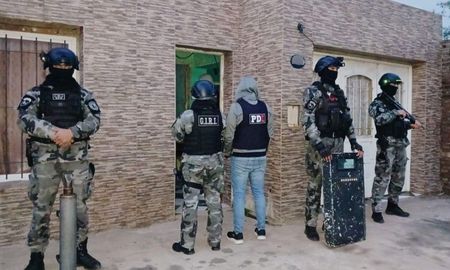 El robo había ocurrido en barrio El Corcovado de Villa Rumipal, Córdoba y los detenidos son oriundos de Villa Gobernador Gálvez. El robo había ocurrido en barrio El Corcovado de Villa Rumipal, Córdoba y los detenidos son oriundos de Villa Gobernador Gálvez.