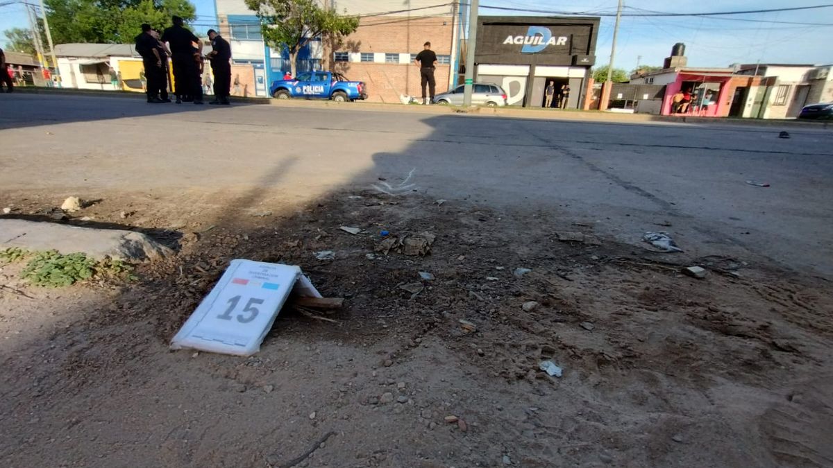 Balacera en el noroeste de Rosario termina con un policía herido y dos detenidos.