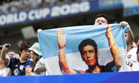 No eran de Malvinas, pero se robaron todas las miradas: las banderas que sí ingresaron al estadio No eran de Malvinas, pero se robaron todas las miradas: las banderas que sí ingresaron al estadio