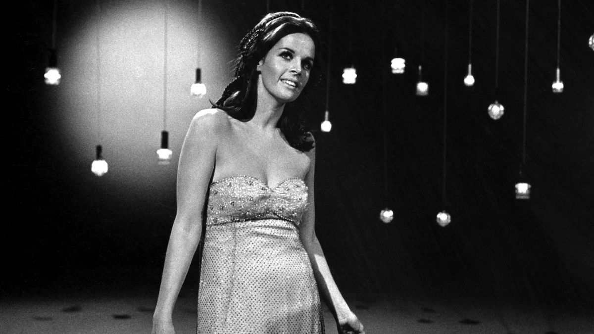 Claudine Longet combinó una exitosa carrera musical con participaciones icónicas en el cine de Hollywood.
