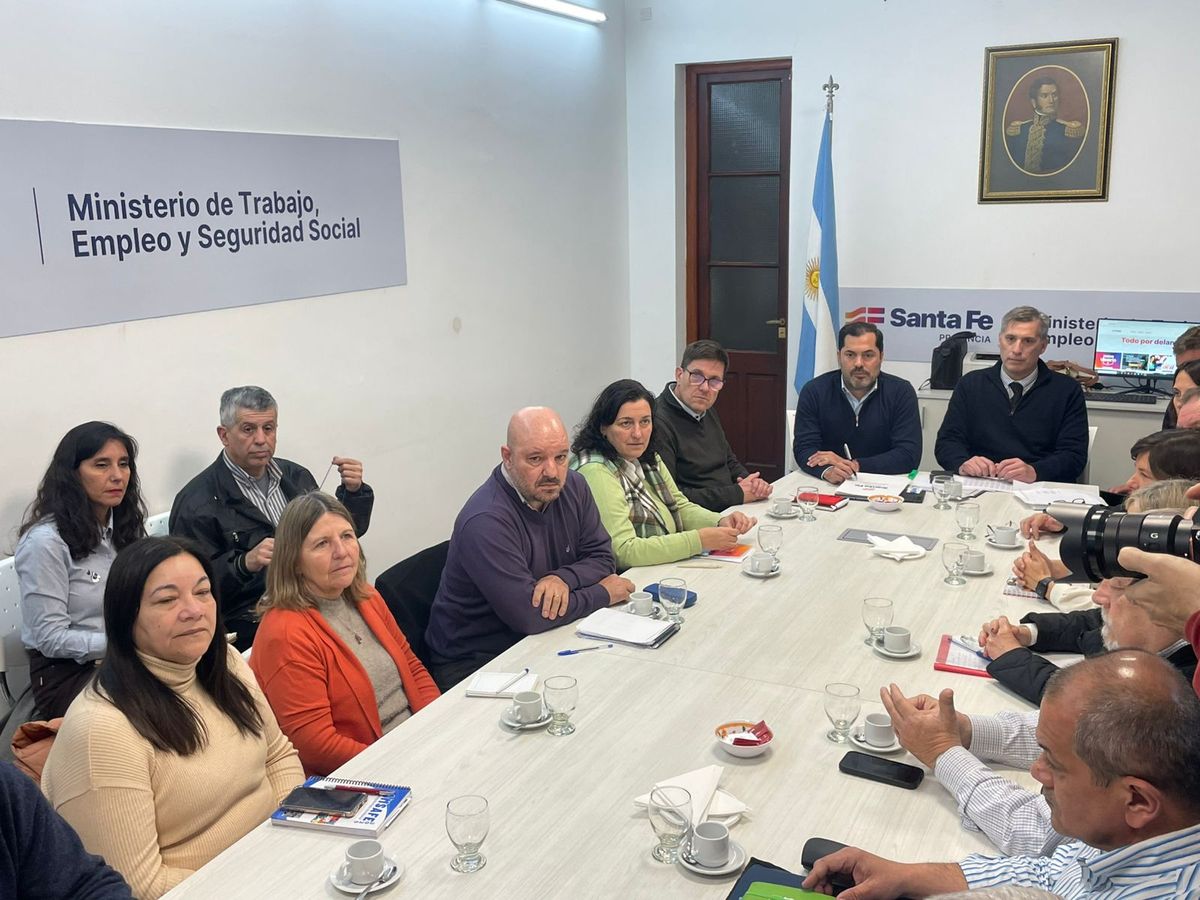 La reunión paritaria de este lunes tuvo una propuesta salarial formal para los docentes de Santa Fe.