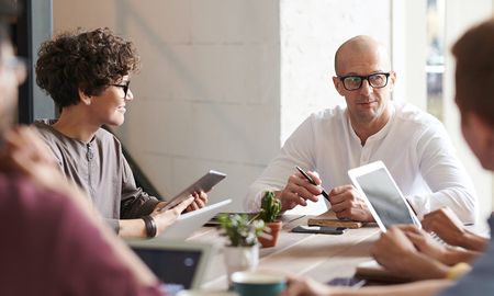 Las malas decisiones financieras que llevan a una empresa a no poder afrontar sus compromisos tienen que ver con no contar con un asesoramiento legal adecuado. Las malas decisiones financieras que llevan a una empresa a no poder afrontar sus compromisos tienen que ver con no contar con un asesoramiento legal adecuado.
