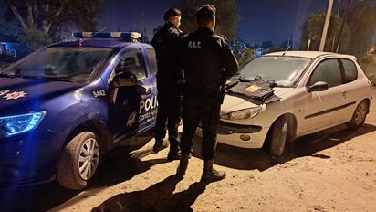Encontró en Santa Fe su auto robado hace 6 meses, le avisó a la policía y adentro hallaron dos chalecos antibalas