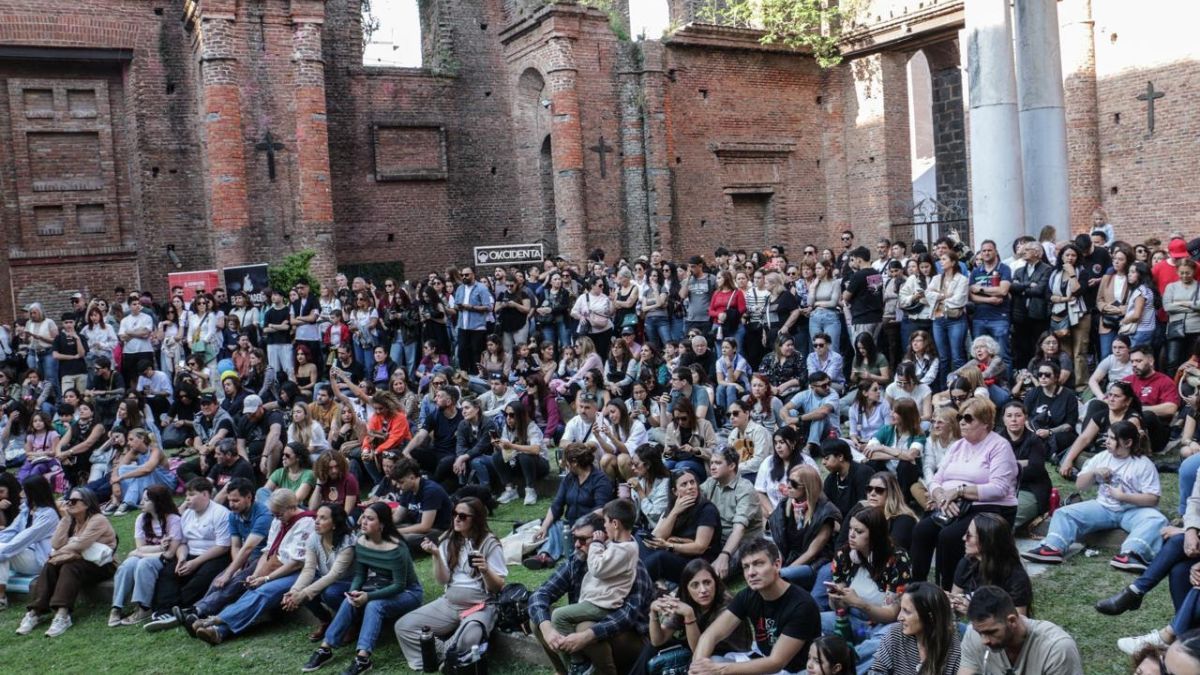 La programación se organizó en seis recorridos por cercanía, combinando música, gastronomía, patrimonio, literatura y experiencias para toda la familia. La programación se organizó en seis recorridos por cercanía, combinando música, gastronomía, patrimonio, literatura y experiencias para toda la familia.
