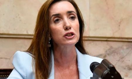 “Resulta inquietante que en América los presidentes elegidos democráticamente terminen presos”, escribió la Vicepresidenta en X. “Resulta inquietante que en América los presidentes elegidos democráticamente terminen presos”, escribió la Vicepresidenta en X.