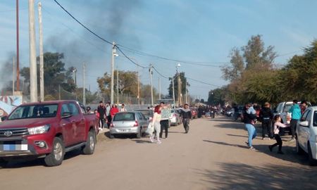 La tarde del sábado quedó empañada por la violencia en barrio Los Espinillos. La tarde del sábado quedó empañada por la violencia en barrio Los Espinillos.