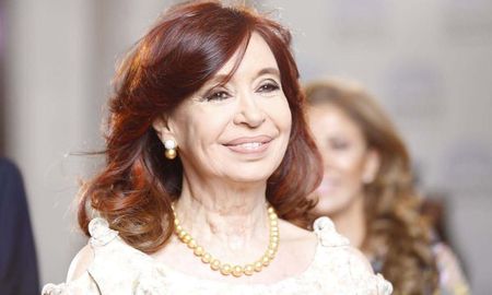El TOF 8 puso fin a una de las más emblemáticas causas armadas y ordenó el sobreseimiento de Cristina Fernández de Kirchner y de todos los imputados que habían sido acusados en un comienzo por el fallecido fiscal Alberto Ninsman y luego por la Daia. El TOF 8 puso fin a una de las más emblemáticas causas armadas y ordenó el sobreseimiento de Cristina Fernández de Kirchner y de todos los imputados que habían sido acusados en un comienzo por el fallecido fiscal Alberto Ninsman y luego por la Daia.