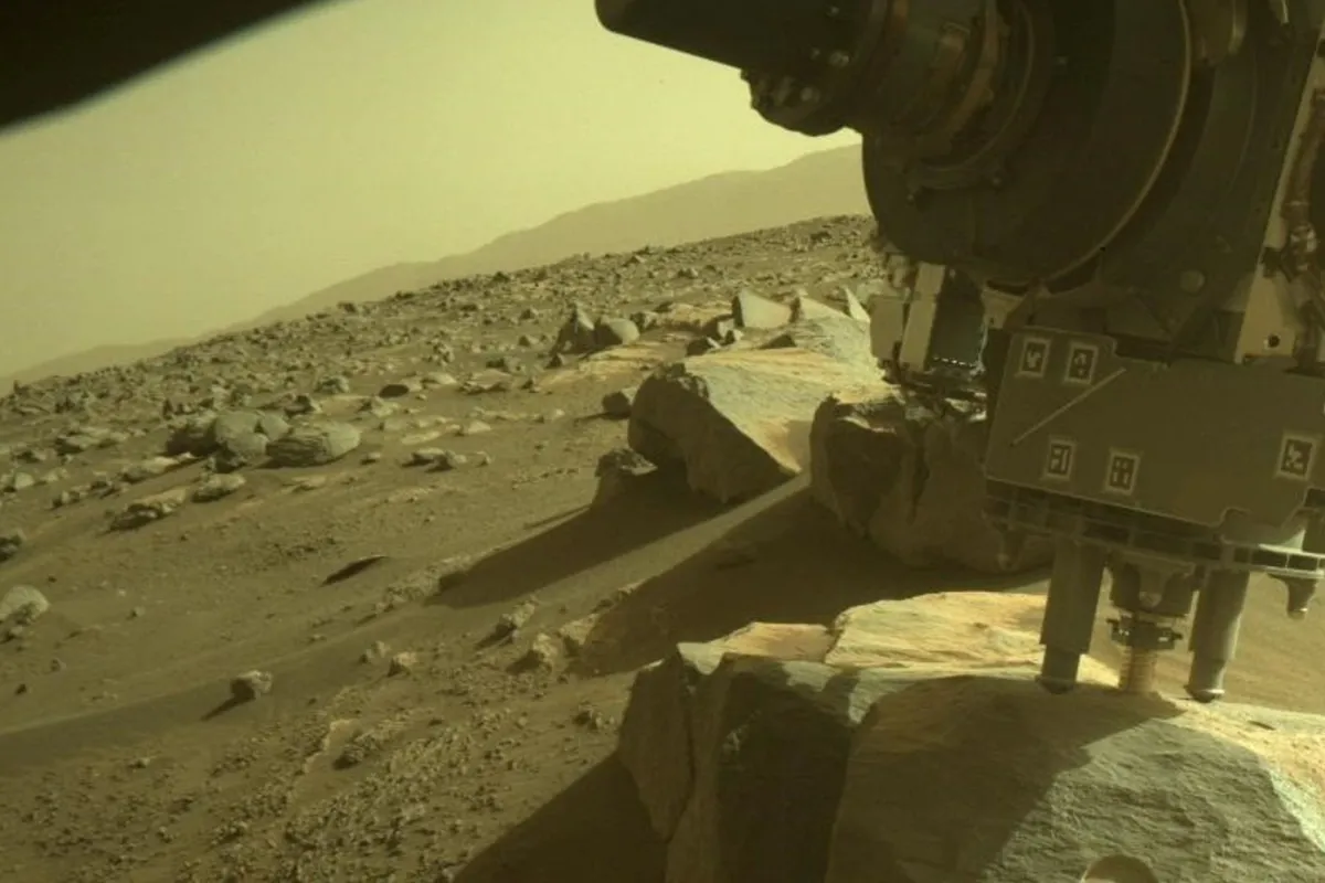 El rover Mars Perseverance de la NASA encontró lo que parece ser un pelo en Marte(NASA/JPL-CALTECH)
