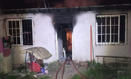 La Plata: dos adolescentes murieron calcinados al incendiarse su casa, se salvaron su hermana de 4 años y sus padres La Plata: dos adolescentes murieron calcinados al incendiarse su casa, se salvaron su hermana de 4 años y sus padres