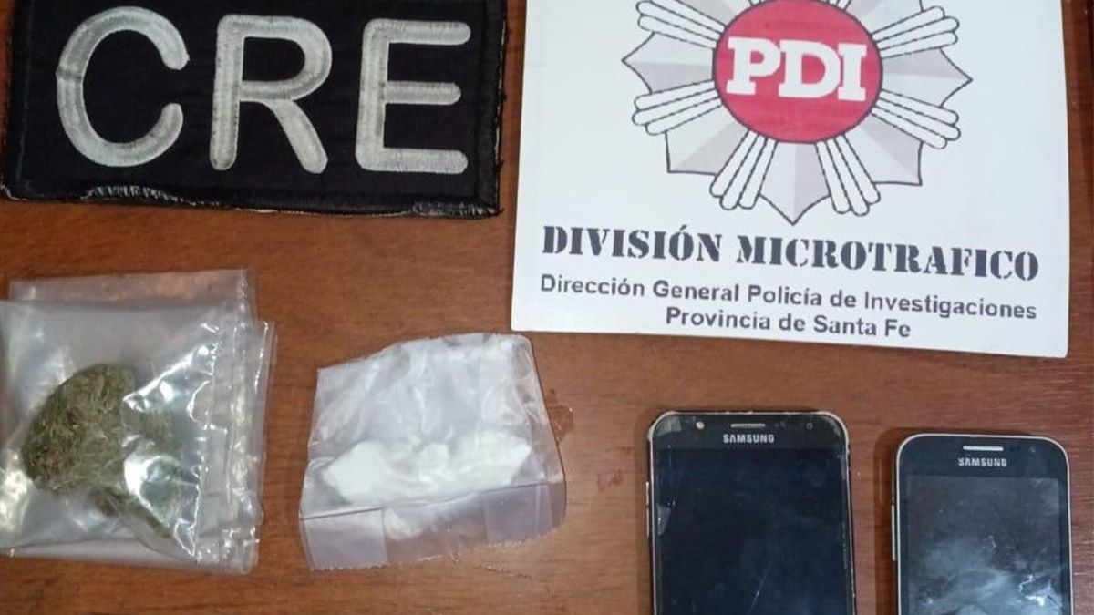 Hasta ese lugar se desplazaron los efectivos del Comando Radioeléctrico, tras recibir una alerta emitida por la Central de Emergencias 911 que daba cuenta sobre un grupo de personas ocasionando desórdenes en la vía pública. Hasta ese lugar se desplazaron los efectivos del Comando Radioeléctrico, tras recibir una alerta emitida por la Central de Emergencias 911 que daba cuenta sobre un grupo de personas ocasionando desórdenes en la vía pública.