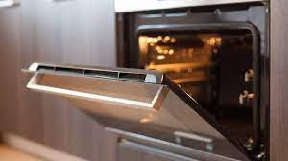 El policía de Mendoza dejó su arma reglamentaria en el horno y esta se derritió.