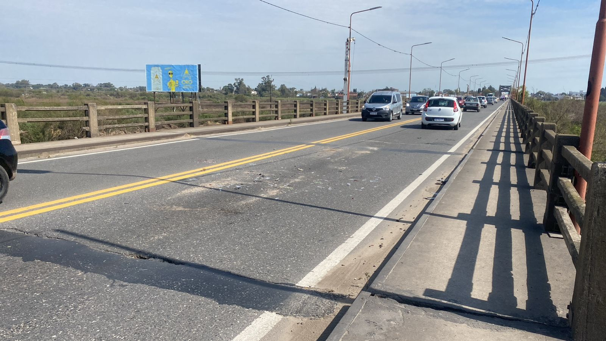 Por momento el tránsito en el puente fue alternado. Por momento el tránsito en el puente fue alternado.