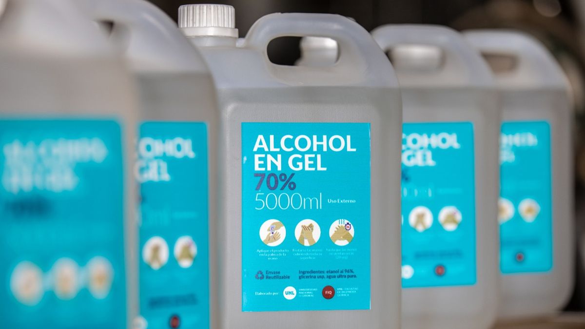La UNL produce más de 1000 litros de alcohol en gel para la emergencia sanitaria por coronavirus