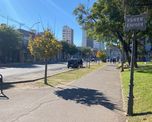 El hecho ocurrió en Plaza España, frente a la escuela Bustos. El hecho ocurrió en Plaza España, frente a la escuela Bustos.