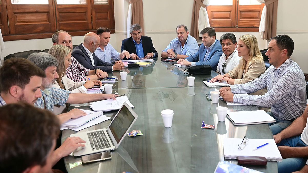 El comité operativo vinculado a la creciente del río Paraná y el fenómeno El Niño se reunió este martes para analizar el estado de situación. El comité operativo vinculado a la creciente del río Paraná y el fenómeno El Niño se reunió este martes para analizar el estado de situación.