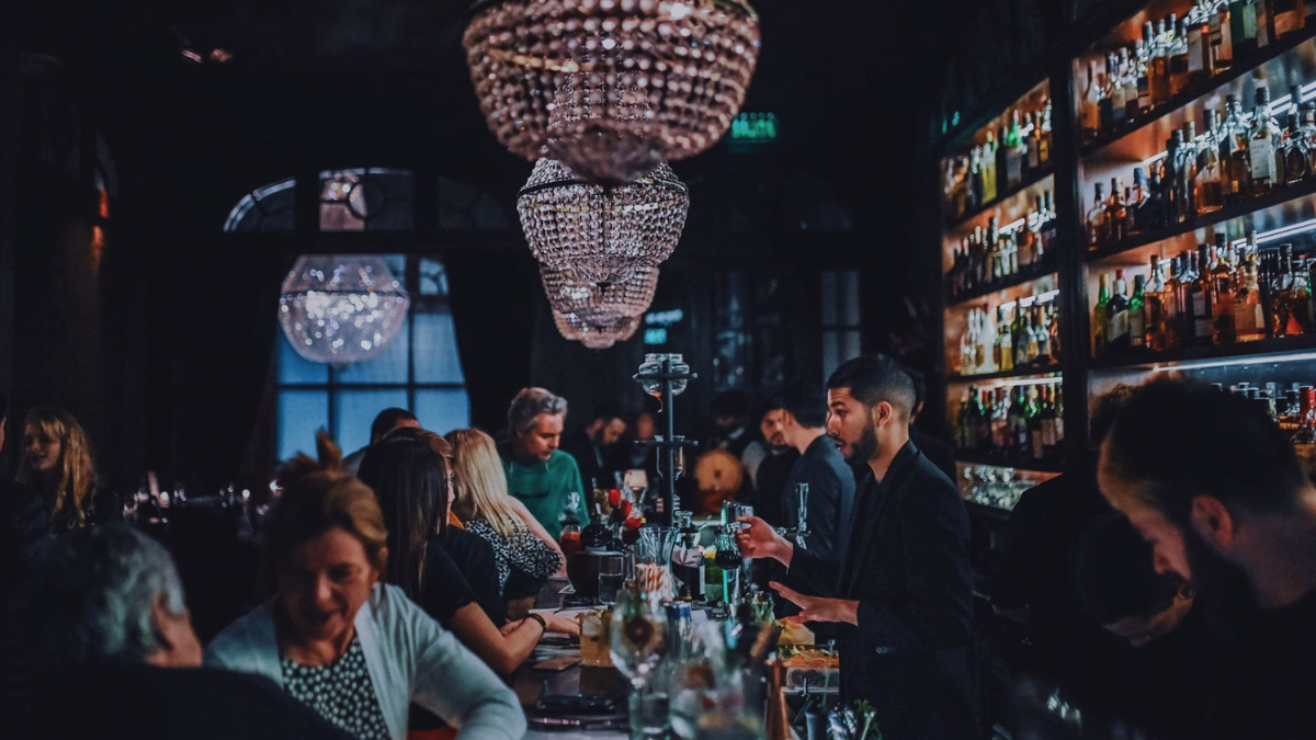 El itinerario preparado para este fin de semana largo se articula en torno a bares ocultos y centros culturales independientes.