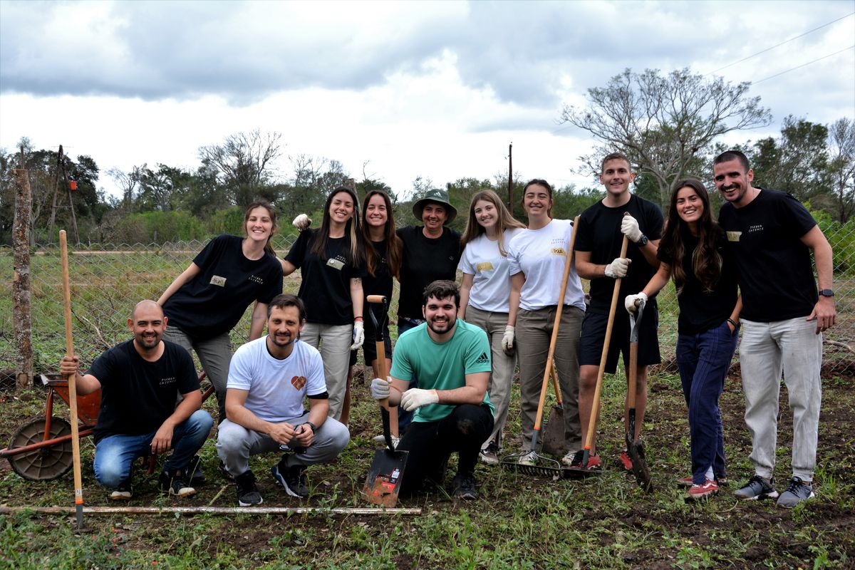 Francisco Olcese y los voluntarios de Tierra Latente.