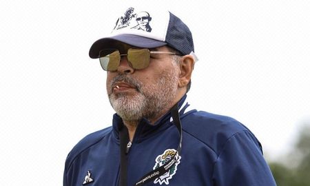 La cuenta oficial de Diego Maradona recordó al Indio Solari con una mítica frase de Patricio Rey. La cuenta oficial de Diego Maradona recordó al Indio Solari con una mítica frase de Patricio Rey.