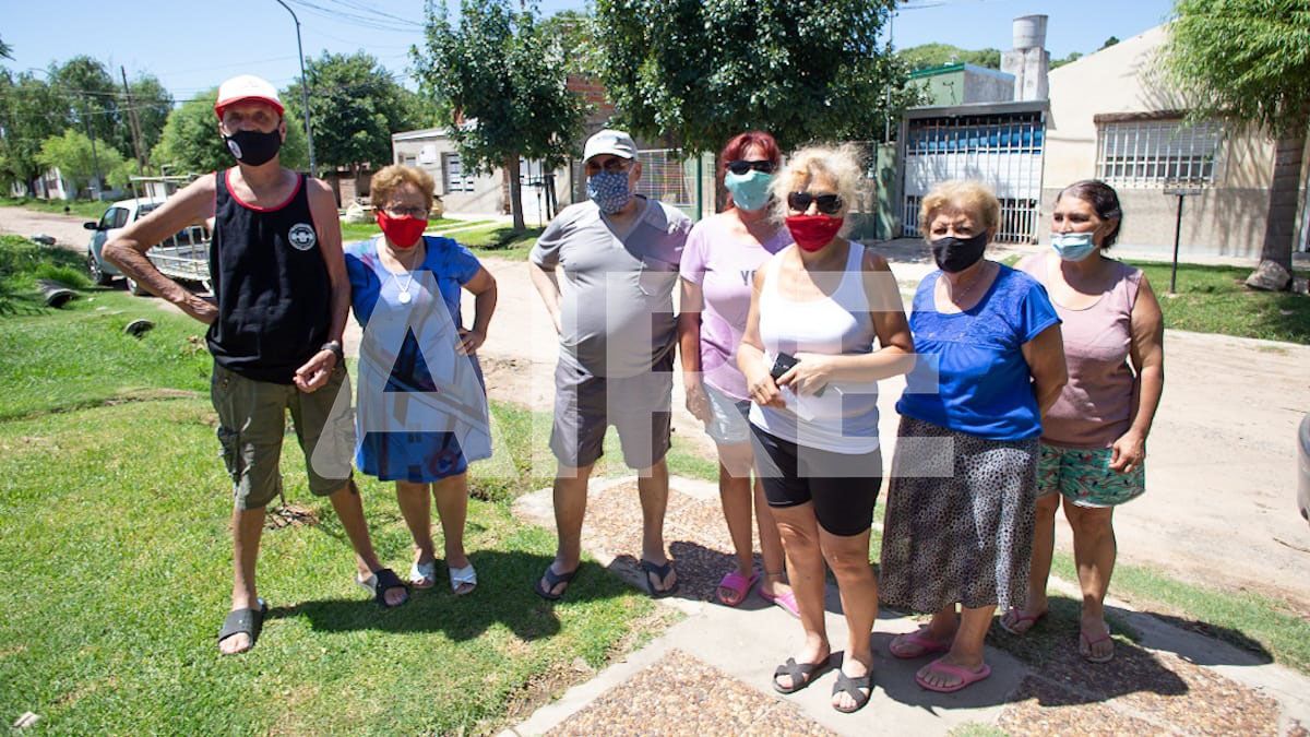 Un grupo de vecinos reclama que les reestablezcan la señal de teléfono e Internet en barrio Cabal.