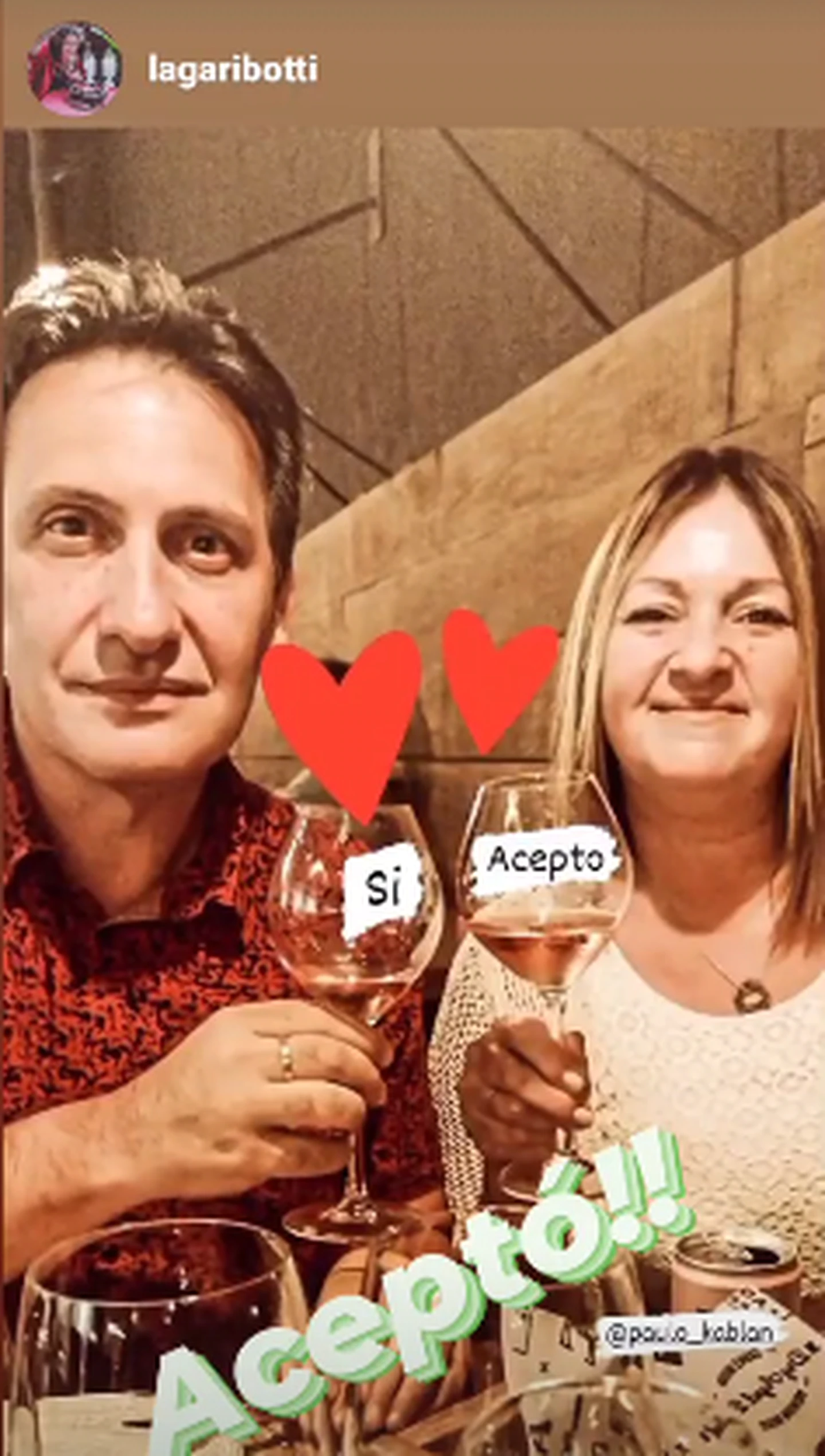 Paulo Kablan le propuso matrimonio a su novia.