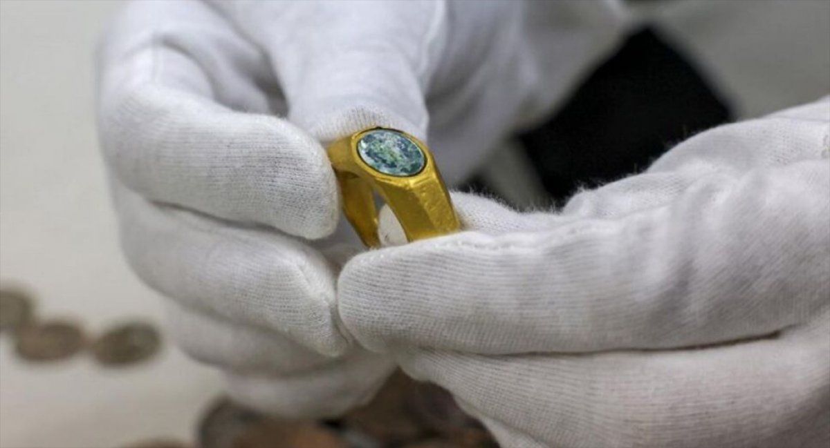 Rescatan del fondo del mar un anillo del siglo III&nbsp;